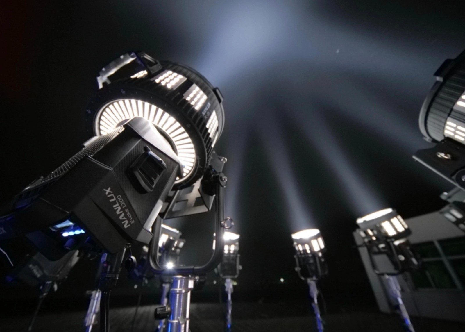 南光Nanlux Evoke 1200w摄影灯LED防水户外视频微电影拍摄补光灯 | 咔么租赁—影视器材租赁平台,租单反相机,出租摄像机,镜头 ...